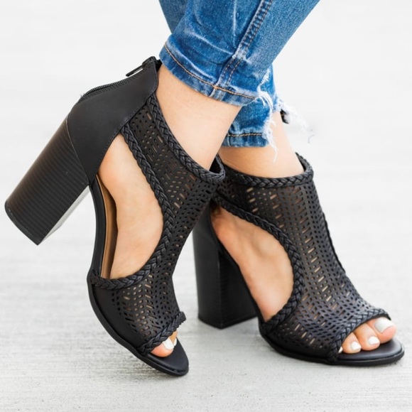 Black laser cutout booties w braided detail - Picture 6 of 7